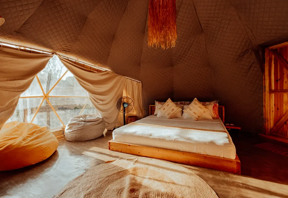Domes and Dreams Lio Glamping