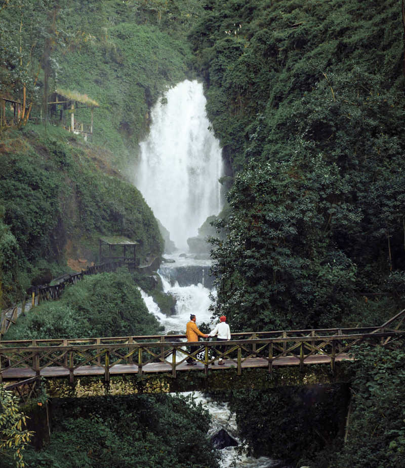 cascada de peguche otavalo