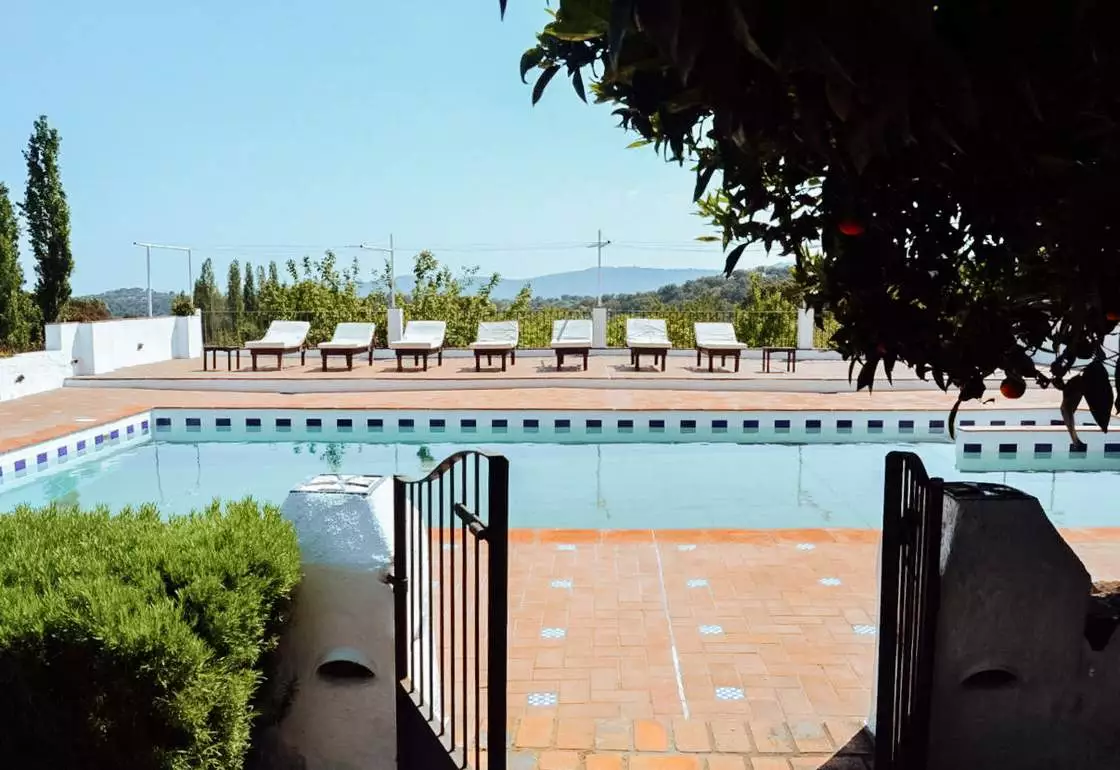 hotel con piscina en sevilla