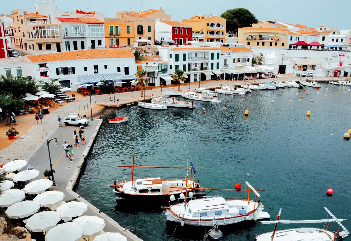 donde alojarse en menorca