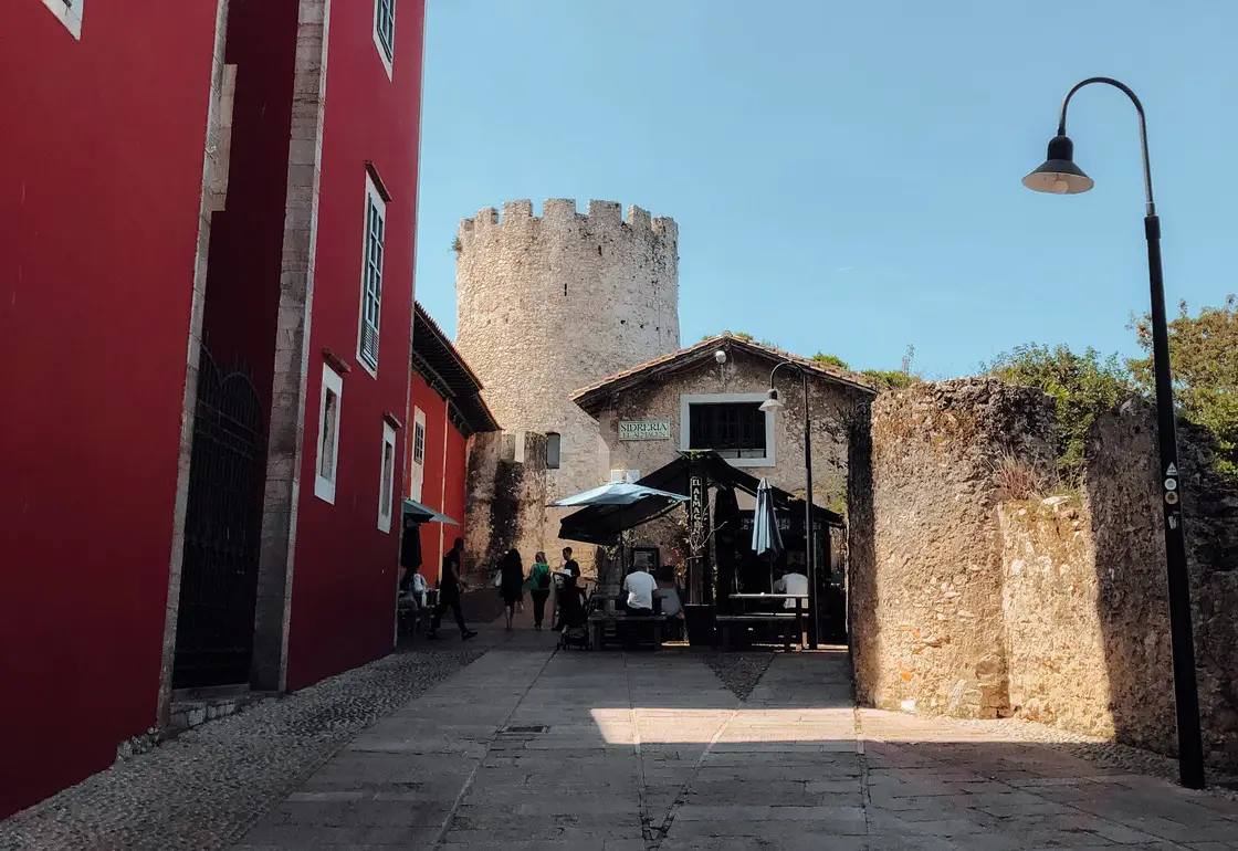 que ver llanes en un dia