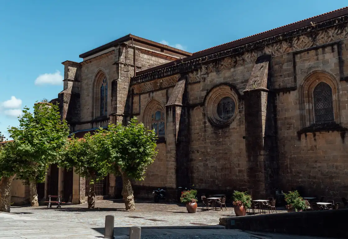 iglesia de santa maria de la asuncion y del manzano